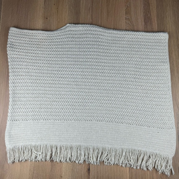 J. Jill Women’s Knit Crochet Poncho One Size Asymmetrical White Off Cotton Wool - Picture 3 of 6